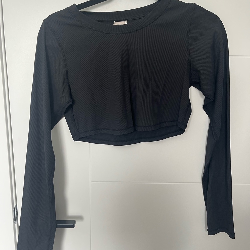 Mono B Black Long-Sleeve Cropped Top